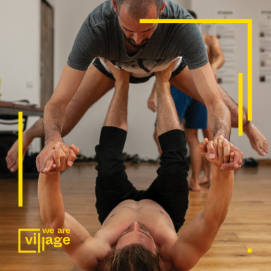 Acroyoga – a way of getting in touch